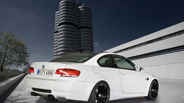 BMW M3 Alpine White - 3/4 arrière droit