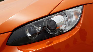 BMW M3 E92 GTS orange phare avant