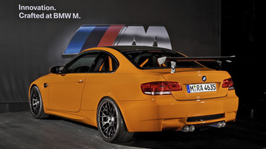 BMW M3 GTS - orange - 3/4 arrière gauche