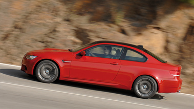 BMW M3 rouge filé penché