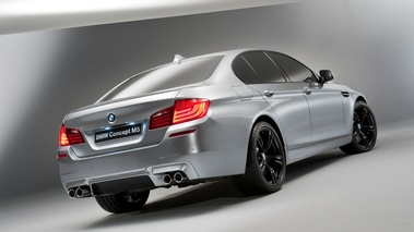 BMW M5 Concept - 3/4 arrière droit, penché