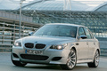 BMW M5 gris 3/4 avant gauche