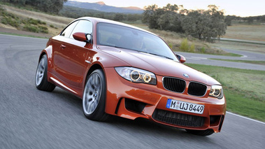 BMW Série 1 M - orange - 3/4 avant droit
