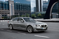 BMW Série 5 2010 - grise - 3/4 avant droit, dynamique