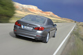 BMW Série 5 2010 - grise - arrière, dynamique