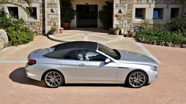 BMW Série 6 Cabriolet - beige - profil droit, capote fermée