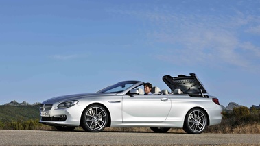 BMW Série 6 Cabriolet gris 3/4 avant gauche ouverture capote penché 2