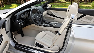 BMW Série 6 Cabriolet gris intérieur