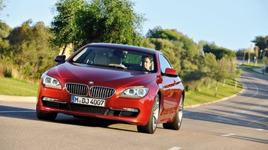 BMW Série 6 Coupé - rouge - avant