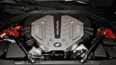 BMW Série 6 Coupe rouge moteur 2