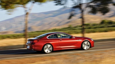 BMW Série 6 Coupé - rouge - profil droit