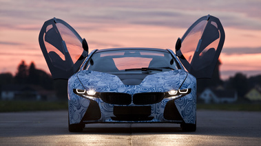 BMW Vision Efficient Dynamics concept artcar blanc/bleu face avant portes ouvertes 3
