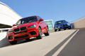 BMW X5 M bleu 3/4 avant droit & X6 M 3/4 avant gauche avant penché