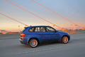 BMW X5 M bleu profil travelling