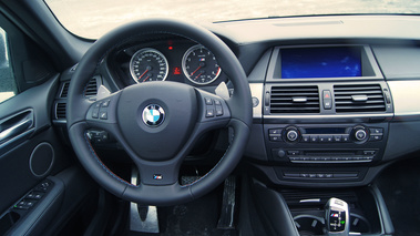 BMW X6 M anthracite tableau de bord