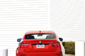 BMW X6 M rouge face arrière debout