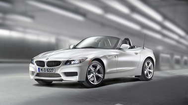 BMW Z4 3.5is blanc 3/4 avant gauche