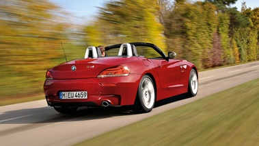 BMW Z4 3.5is rouge 3/4 arrière droit travelling penché