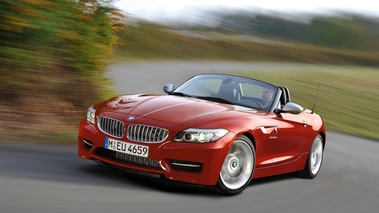 BMW Z4 3.5is rouge 3/4 avant gauche travelling