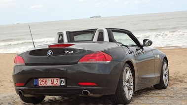 BMW Z4 noire Statique 2 AR