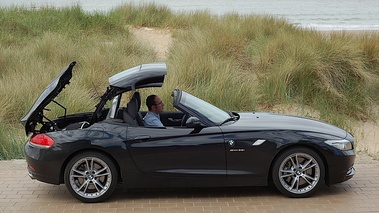 BMW Z4 noire Statique 5 Ouverture toit 