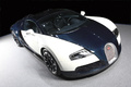 Bugatti Veyron Dark Blue - 3/4 avant droit, penché