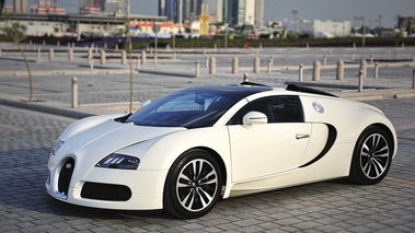 Bugatti Veyron Grand Sport blanc 3/4 avant gauche 2