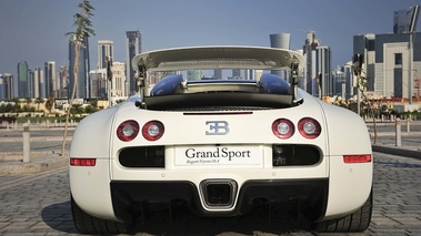 Bugatti Veyron Grand Sport blanc face arrière
