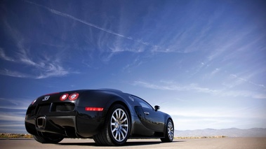 Bugatti Veyron noir 3/4 arrière droit