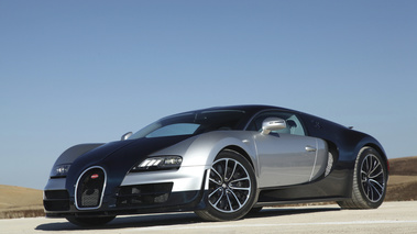 Bugatti Veyron Super Sport bleu/gris 3/4 avant gauche penché