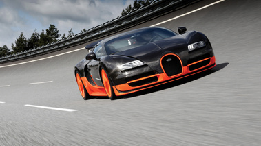 Bugatti Veyron Super Sport - noire/orange - 3/4 avant droit, dynamique