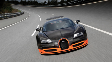 Bugatti Veyron Super Sport - noire/orange - face avant, dynamique