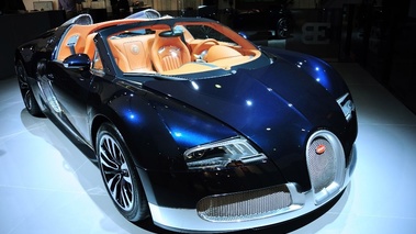 Veyron Grandsport Soleil de Nuit - 3/4 avant droit, Salon de Dubaï