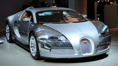 Veyron Sang d'Argent - 3/4 avant droit, Salon de Dubaï