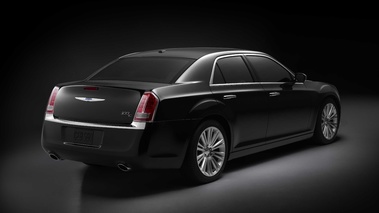 Chrysler 300 C noir 3/4 arrière droit 2