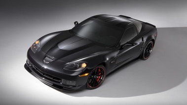 Corvette Centennial Edition - noire - 3/4 avant gauche, penché