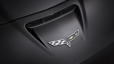 Corvette Centennial Edition - noire - détail capot