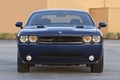 Dodge Challenger bleu face avant