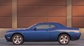 Dodge Challenger bleu profil