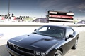 Dodge Challenger noir 3/4 avant gauche debout