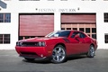 Dodge Challenger R/T rouge 3/4 avant gauche