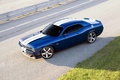 Dodge Challenger SRT-8 bleu 3/4 avant gauche penché vue de haut