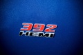 Dodge Challenger SRT-8 bleu logo aile