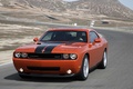 Dodge Challenger SRT-8 orange 3/4 avant gauche travelling