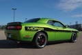 Dodge Challenger SRT-8 vert 3/4 arrière droit