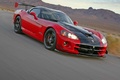 Dodge Viper SRT-10 ACR rouge/noir 3/4 avant droit travelling penché debout