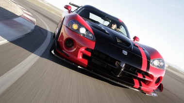 Dodge Viper SRT-10 ACR rouge/noir face avant travelling penché