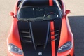 Dodge Viper SRT-10 ACR rouge/noir face avant vue de haut debout