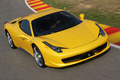 Ferrari 458 Italia jaune 3/4 avant droit travelling