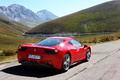 Ferrari 458 Italia rouge 3/4 arrière droit travelling 2